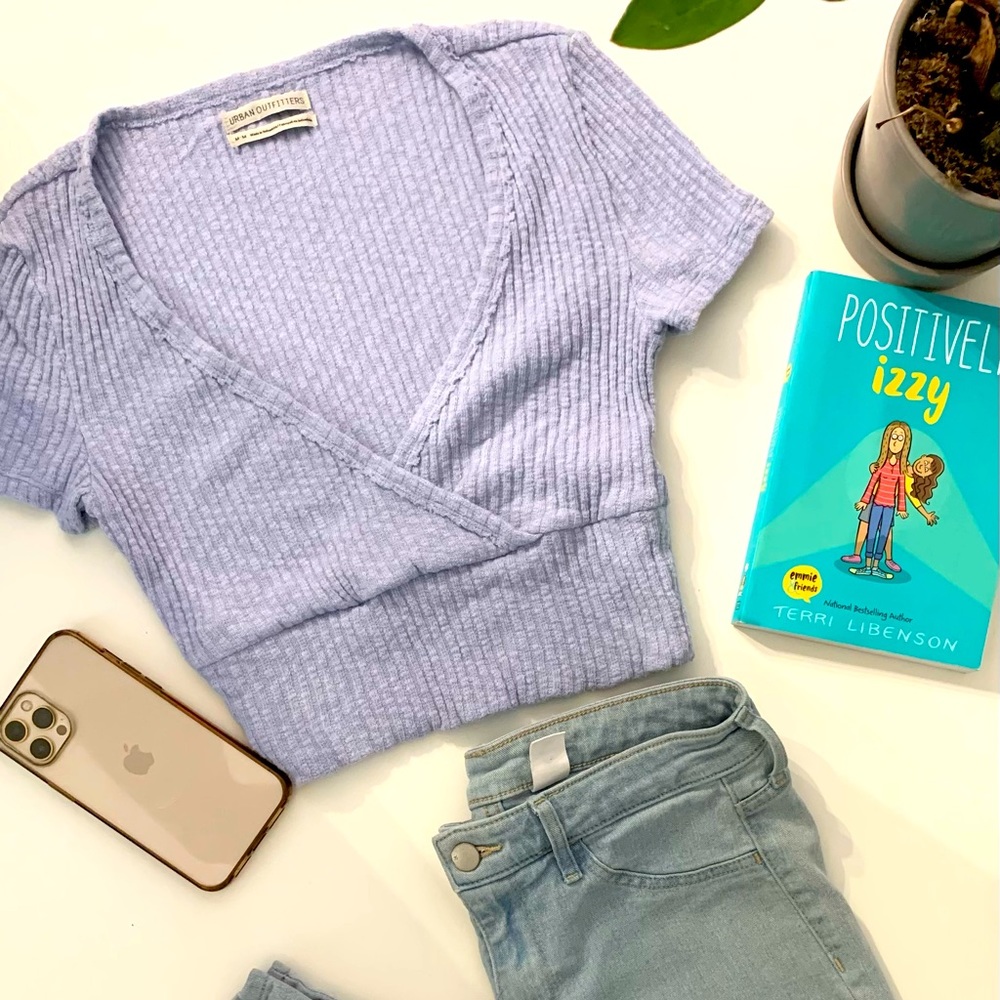 urban outfitters baby blue crop top